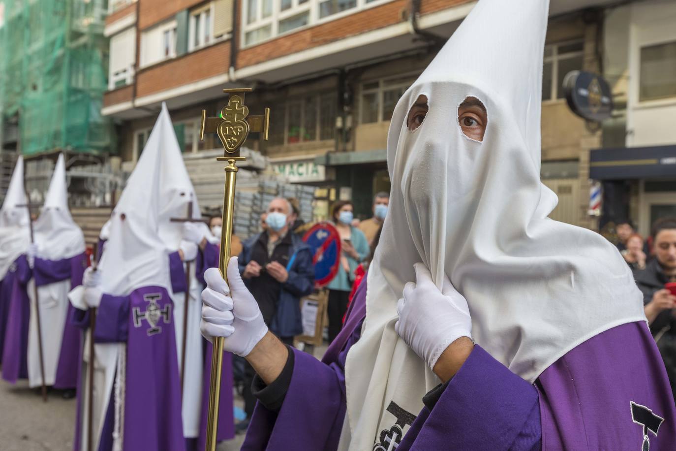 La procesión partió de la iglesia de Los Pasionistas hacia la catedral, haciendo una parada en la calle Madrid, para homenajear al pueblo ucraniano