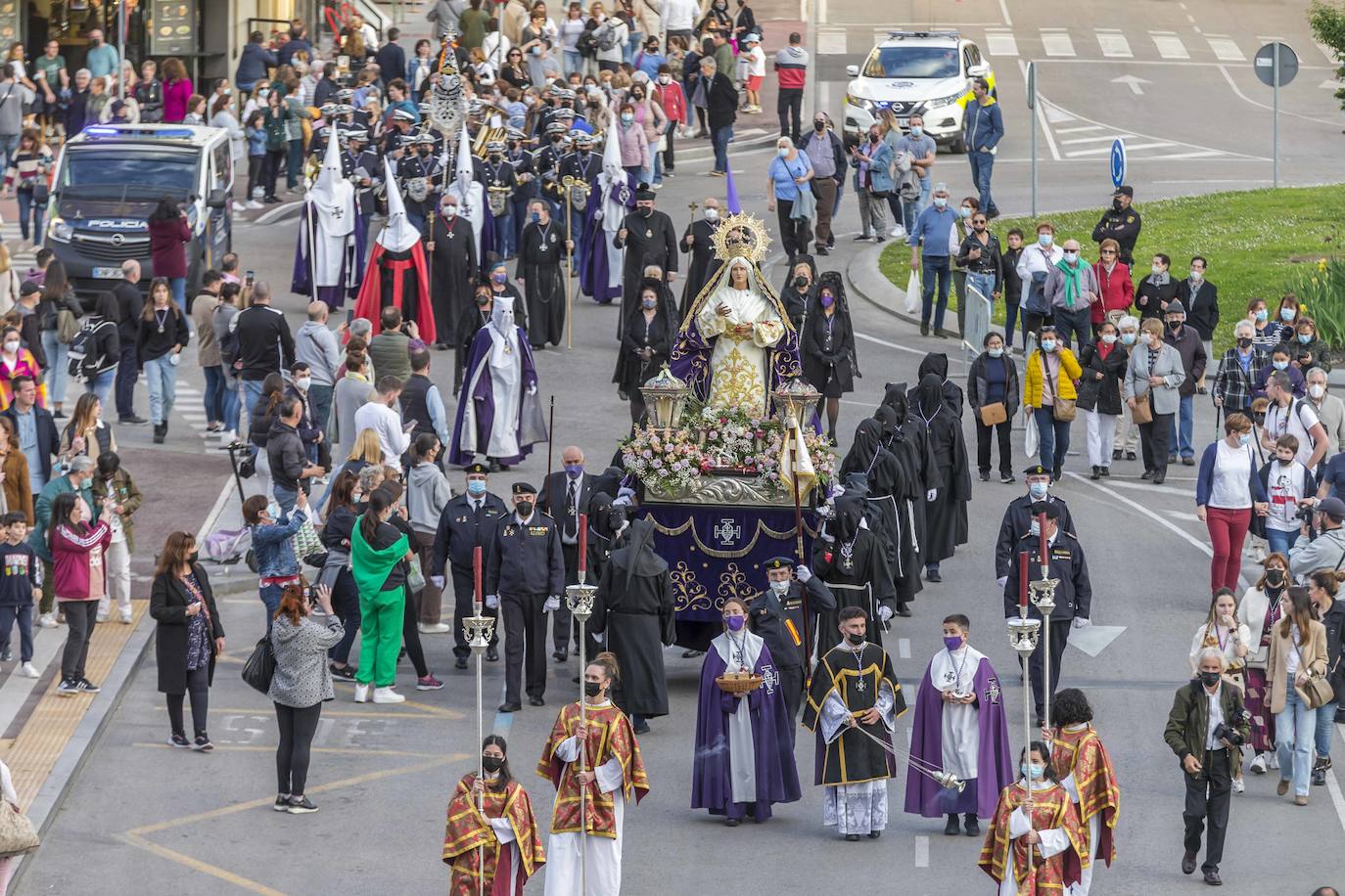 La procesión partió de la iglesia de Los Pasionistas hacia la catedral, haciendo una parada en la calle Madrid, para homenajear al pueblo ucraniano