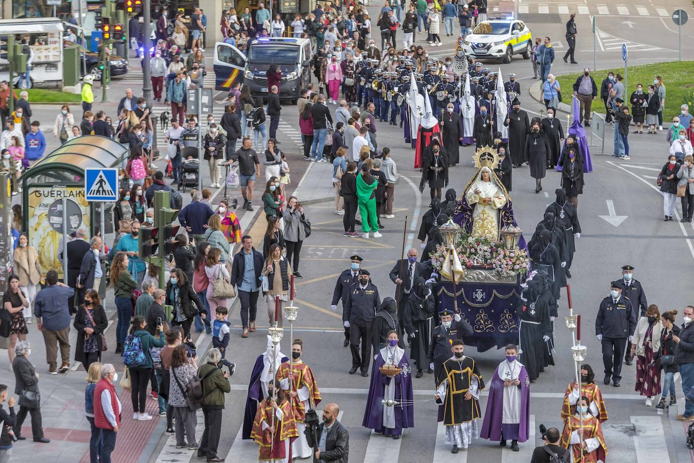 La procesión partió de la iglesia de Los Pasionistas hacia la catedral, haciendo una parada en la calle Madrid, para homenajear al pueblo ucraniano