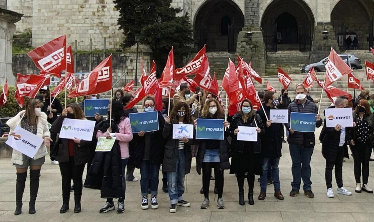 Concentración de los trabajadores de 'contact center', convocada por CC OO. 