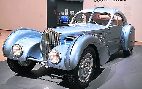 Bugatti Type 57SC Atlantic Año: 1936. Cilindrada: 3.257 cm2. Consumo: 22,5 l/100 km. Velocidad: 200 km/h.