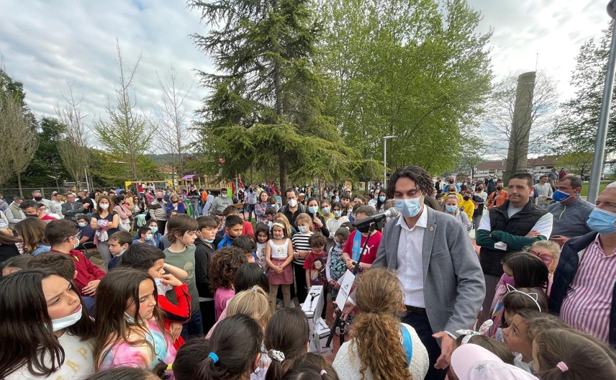 La inauguración de la remodelación del parque de La Cantábrica contó con gran afluencia de público.  