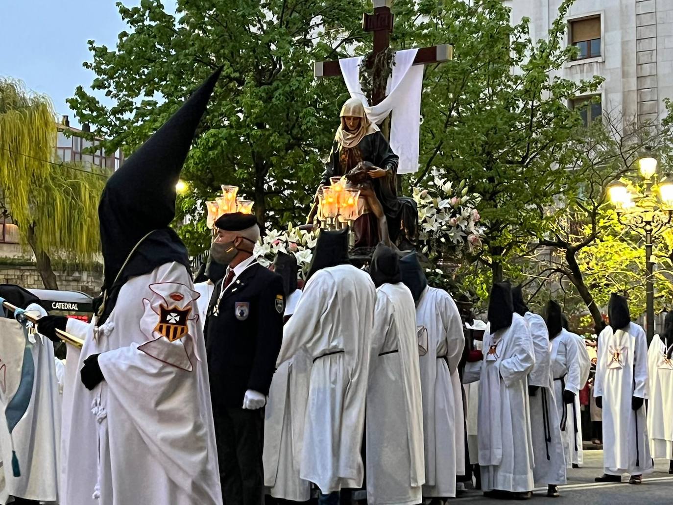 Arrancó a las 20.00 horas desde la plaza del Ayuntamiento para recorrer Calvo Sotelo, Paseo de Pereda y Lope de Vega