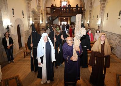 Imagen secundaria 1 - El valle de Bedoya volvió a celebrar el viacrucis