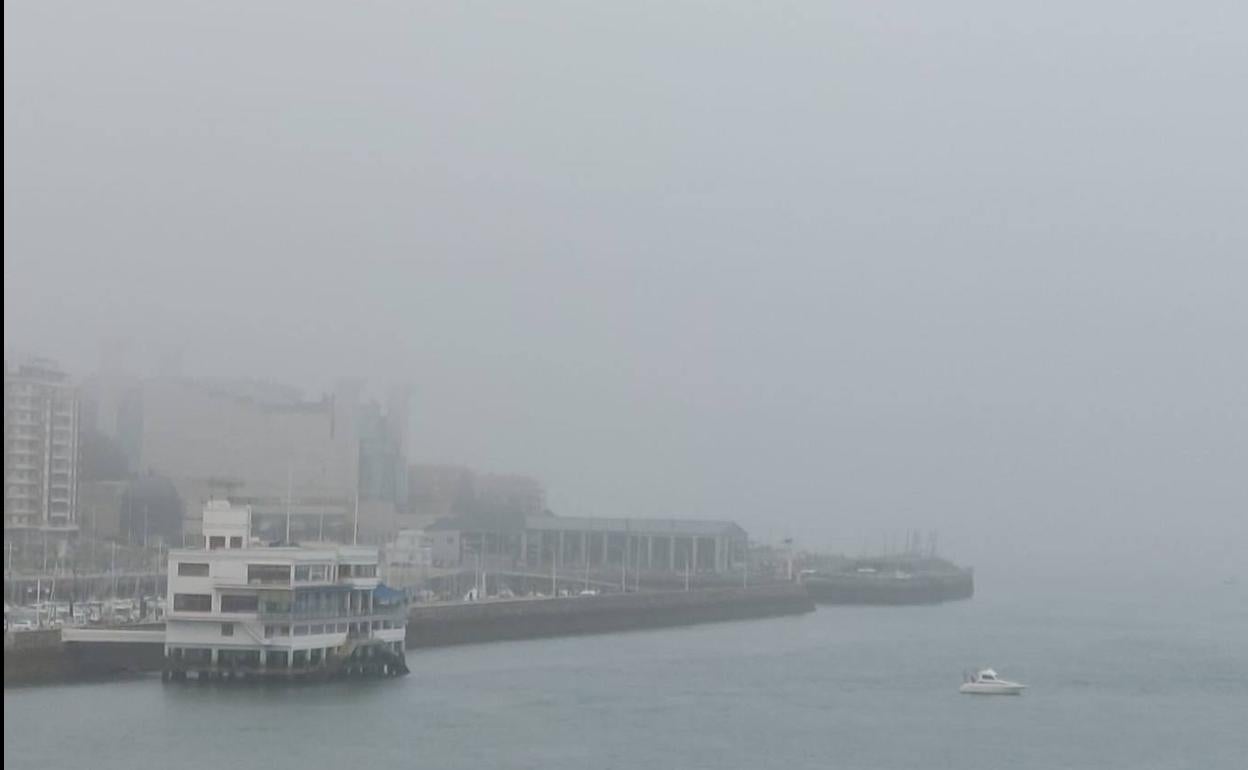 Cuatro vuelos desviados en el Seve Ballesteros por la niebla