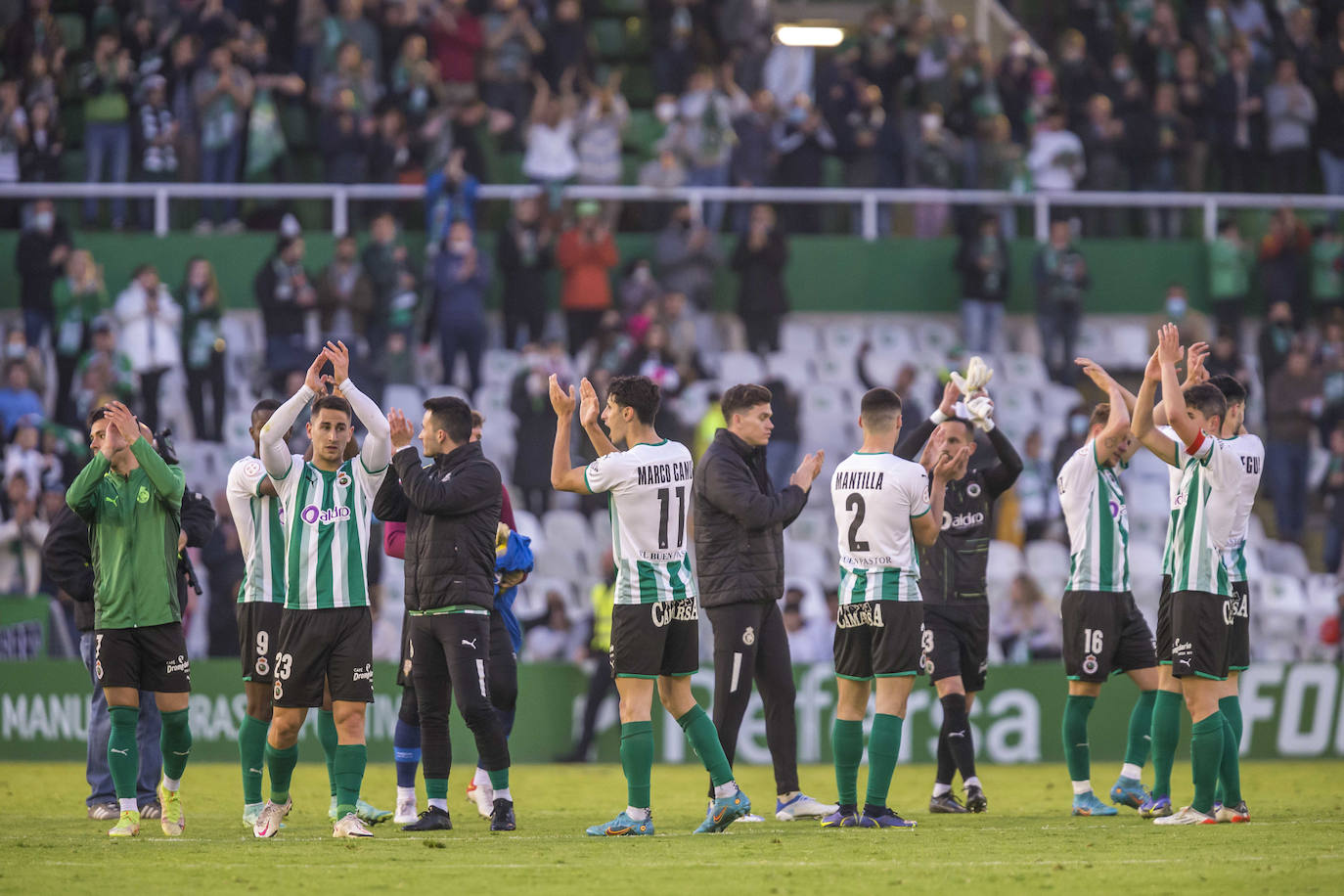 Fotos: Imágenes de la celebración de la victoria del Racing frente a la UD Logroñés