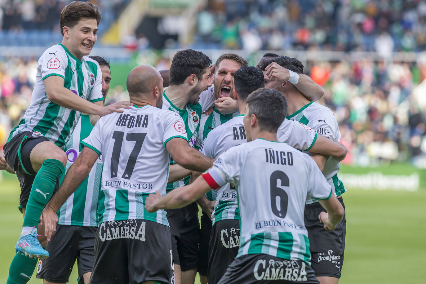 Fotos: Imágenes de la celebración de la victoria del Racing frente a la UD Logroñés