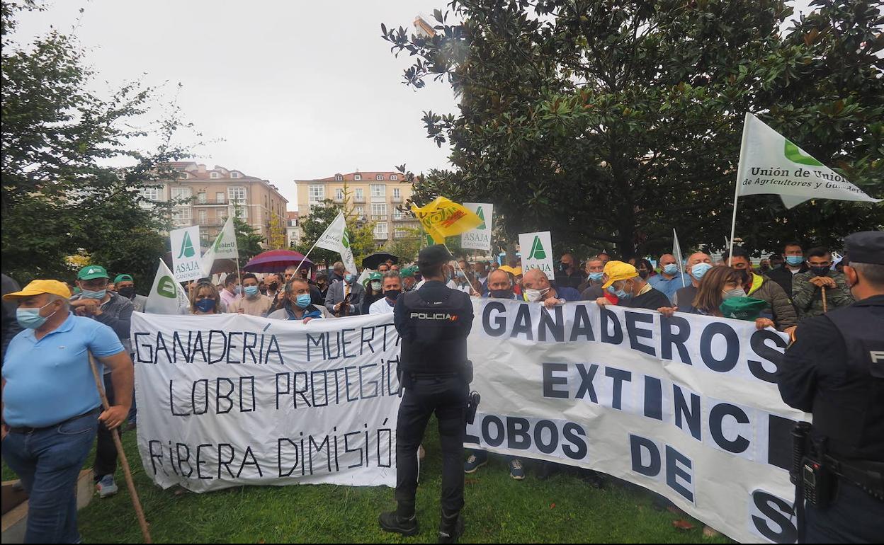 Image de archivo de una protesta de Ganaderos por la protección del lobo