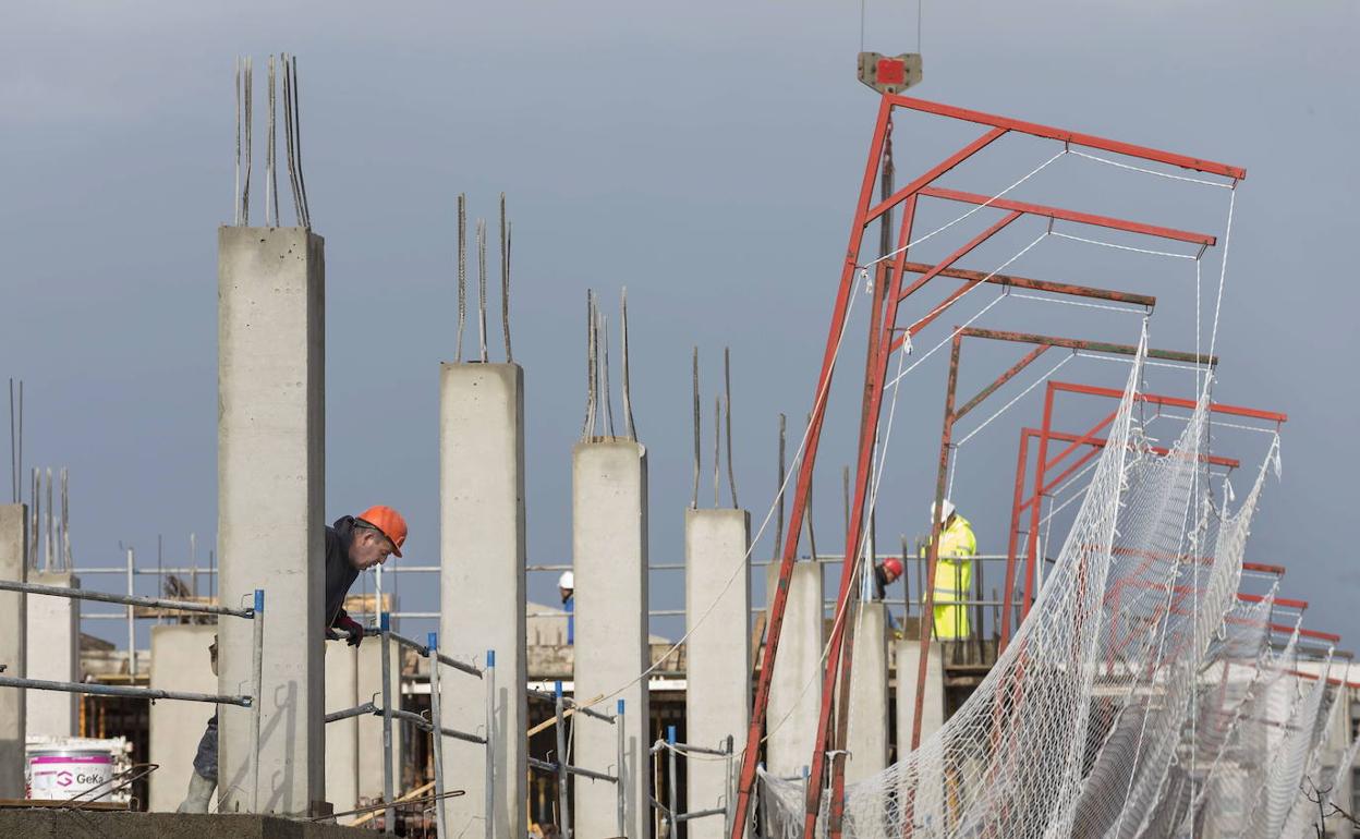 Edificio en construcción en la zona de Nueva Motaña-San Martín.