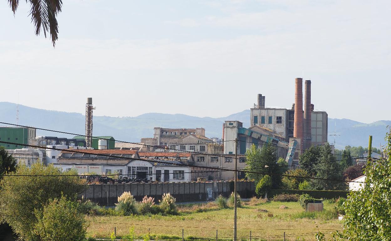 Recinto de Sniace en agosto de 2021, más de un año después de terminar con la actividad productiva.