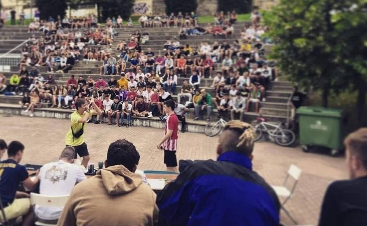 Los Corrales tendrá que esperar para su primera batalla de rap freestyle.