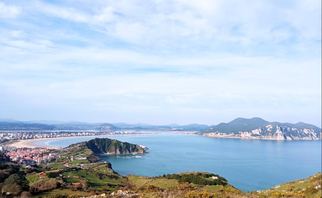 Panorámica de Laredo y su bahía desde las inmediaciones de Valverde 