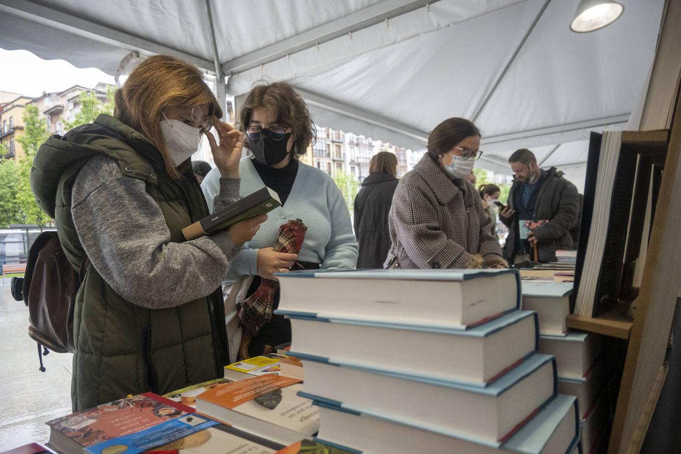 Un Día del Libro a medio gas por la lluvia