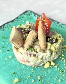 Imagen secundaria 2 - Rabas de calamar y ensaladilla rusa.