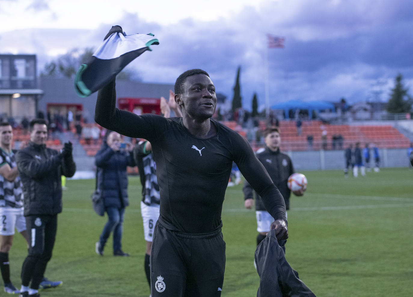 Fotos: El Racing gana en Majadahonda y acaricia el ascenso