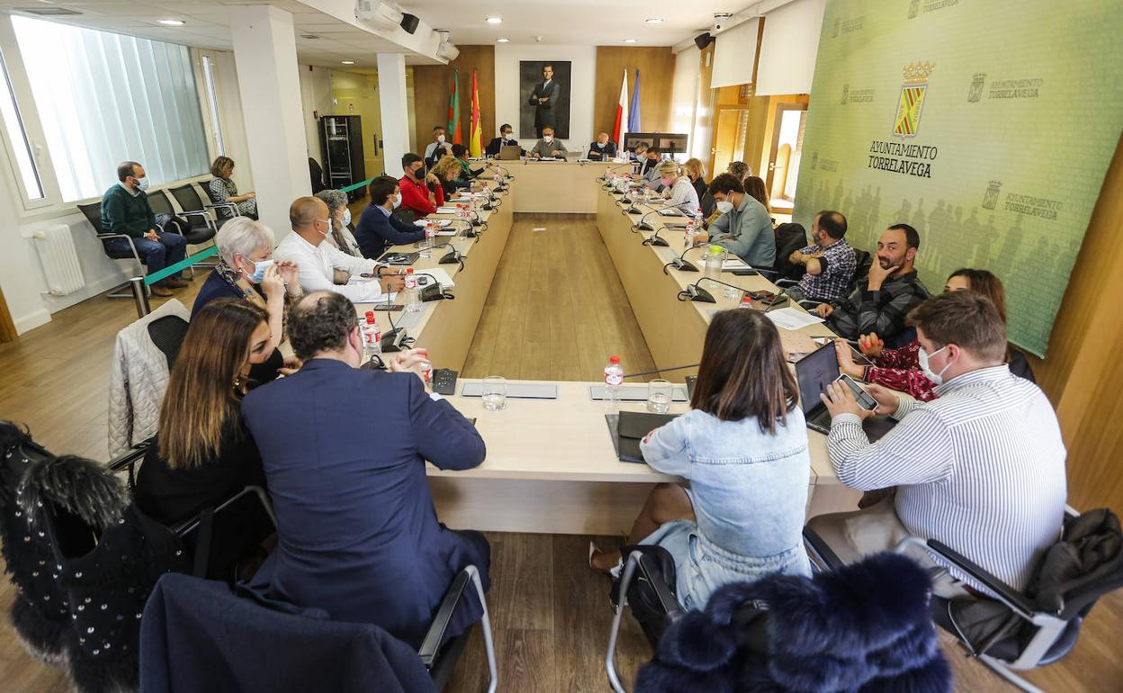 Imagen del pleno celebrado esta mañana en Torrelavega.