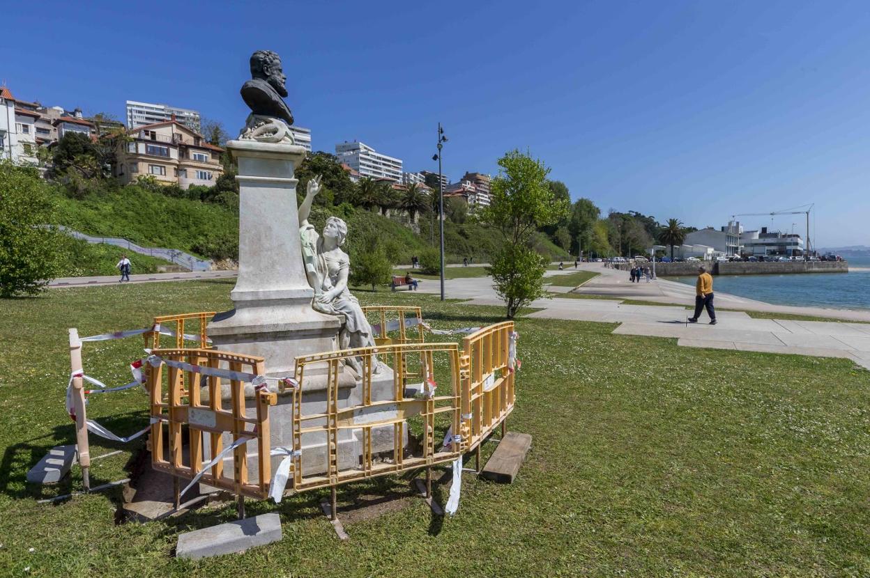 La nueva ubicación del monumento a González de Linares, en los jardines de Gamazo, cerca del Instituto Oceanográfico que él creó en 1886.