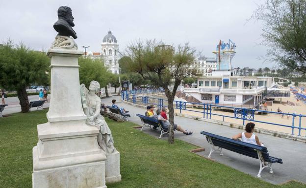 El busto también estuvo junto a la playa. 