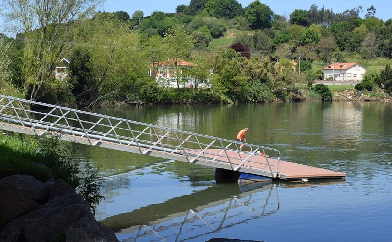 Un año más, se ha puesto en servicio el pantalán flotante de Oruña, que el Ayuntamiento de Piélagos inauguró en 2017 con cargo a una inversión de más de 40.000 euros.