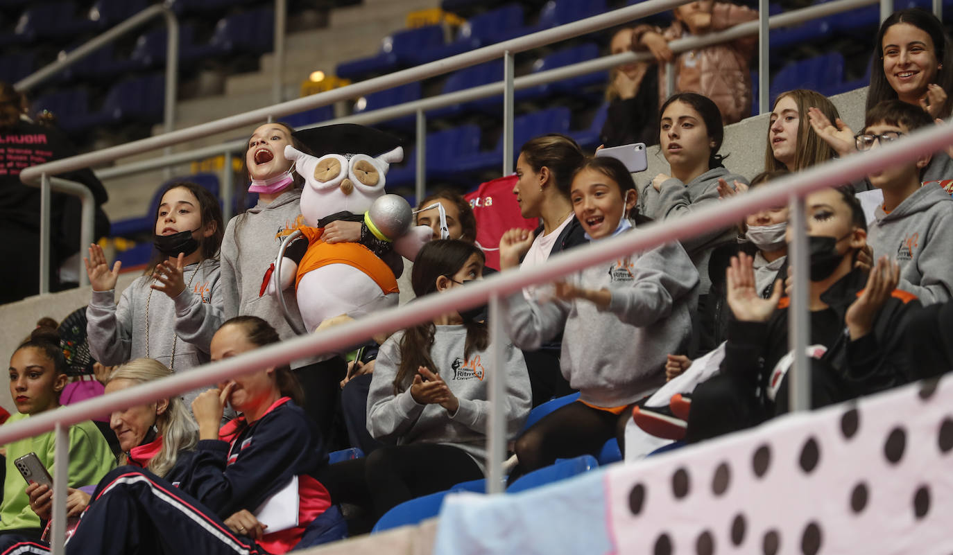 Fotos: Más de 2.000 gimnastas saltan al tapiz