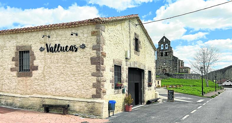 Imagen. La nave se ubica junto a la iglesia románica de Villanuevade la Nía. 