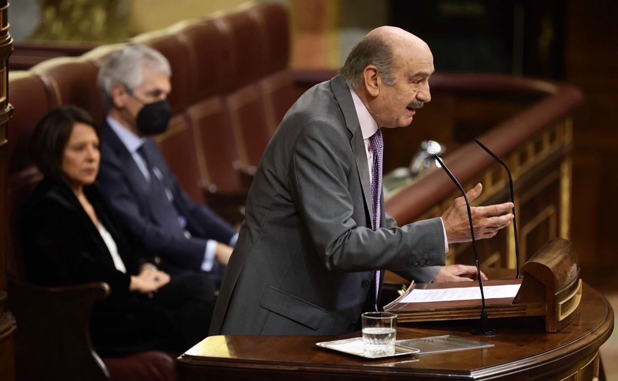 José María Mazón, en la tribuna del Congreso de los Diputados. ep