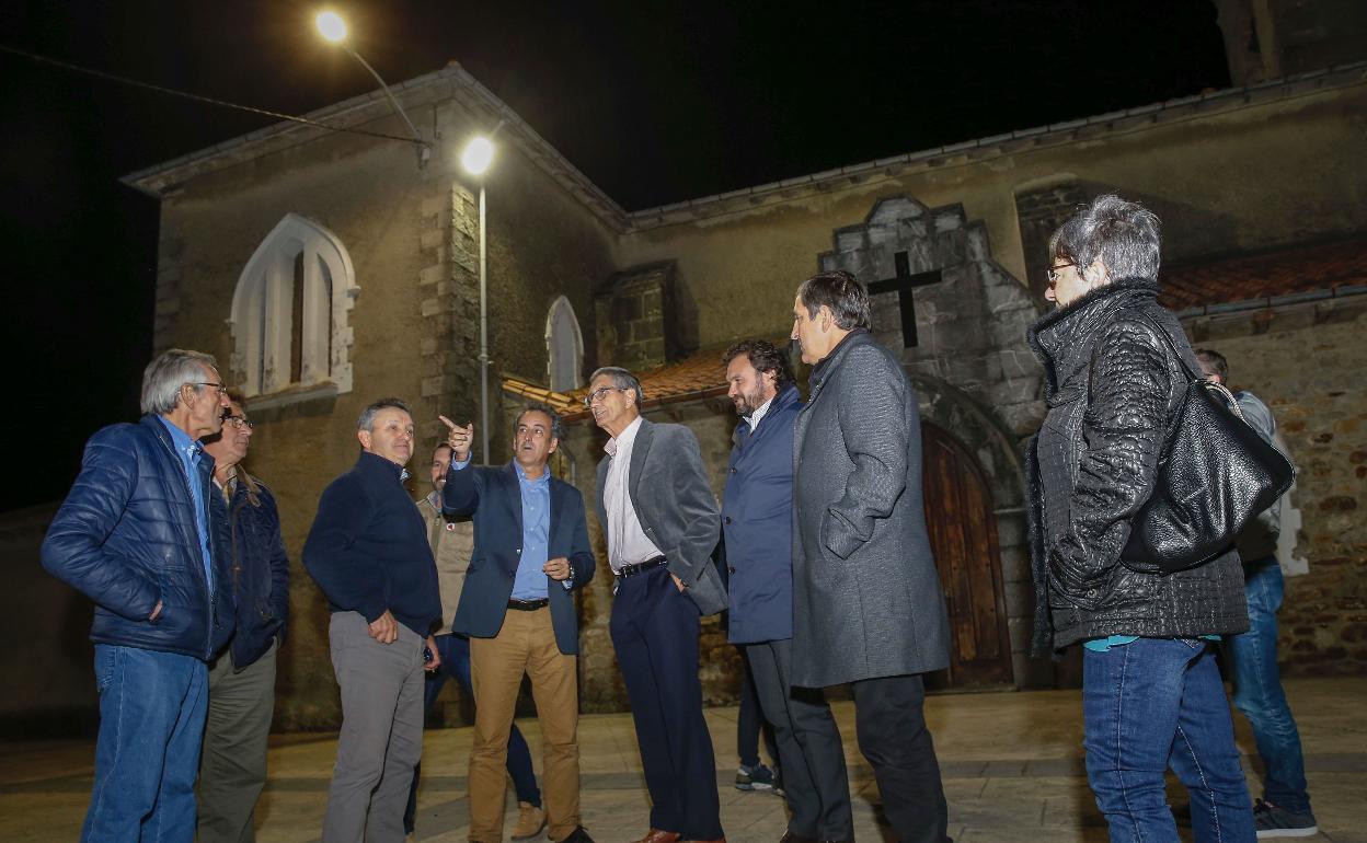 Inauguración de la iluminación de Santullán en la pasada legislatura 