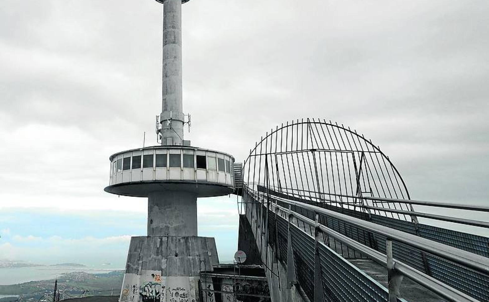 Monumento al Indiano en Peña Cabarga. 