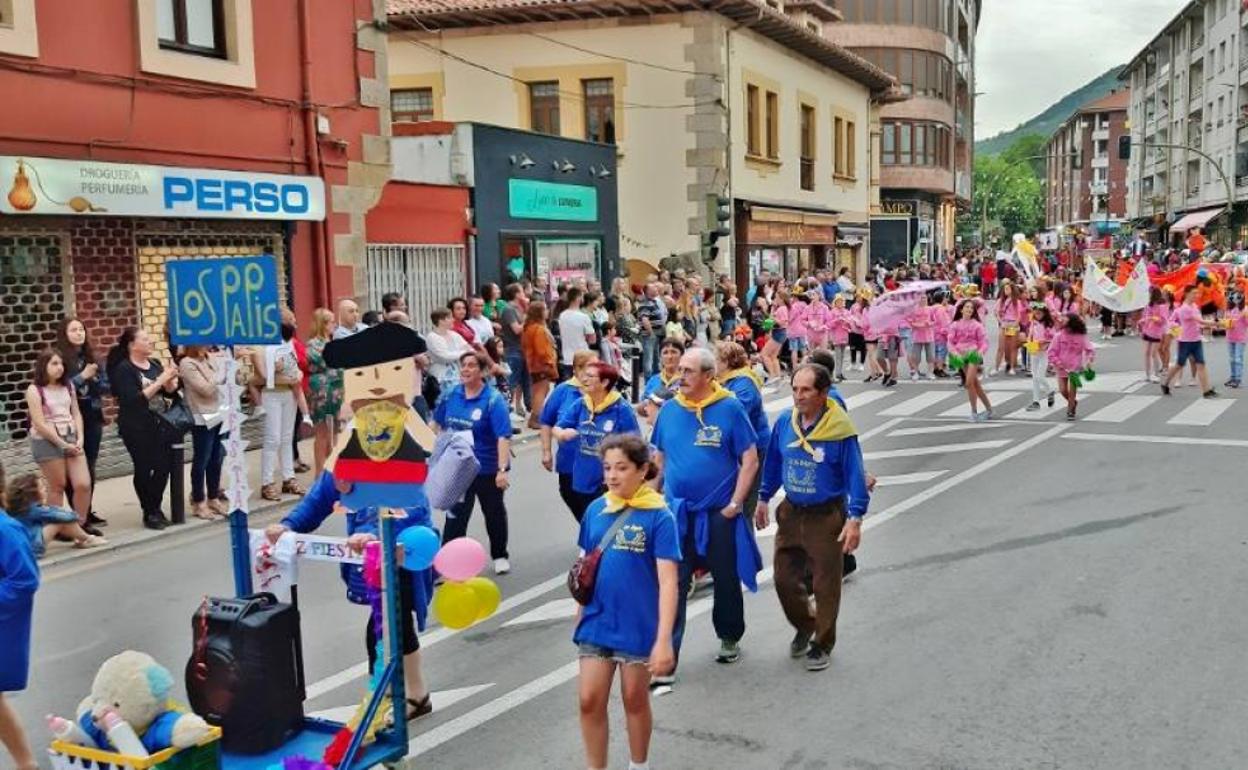 Las peñas sanjuaneras volverán a llenar las calles en las próximas fiestas de Los Corrales.