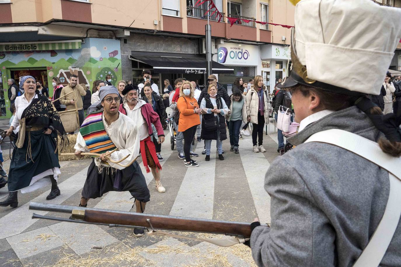 El municipio celebra hasta el 2 de mayo la Fiesta Homenaje a Pedro Velarde, una cita en recuerdo al militar de Muriedas que se va a desarrollar a través de varias actividades, espectáculos y actuaciones de calle dirigidas a toda la familia