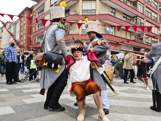 El municipio celebra hasta el 2 de mayo la Fiesta Homenaje a Pedro Velarde, una cita en recuerdo al militar de Muriedas que se va a desarrollar a través de varias actividades, espectáculos y actuaciones de calle dirigidas a toda la familia
