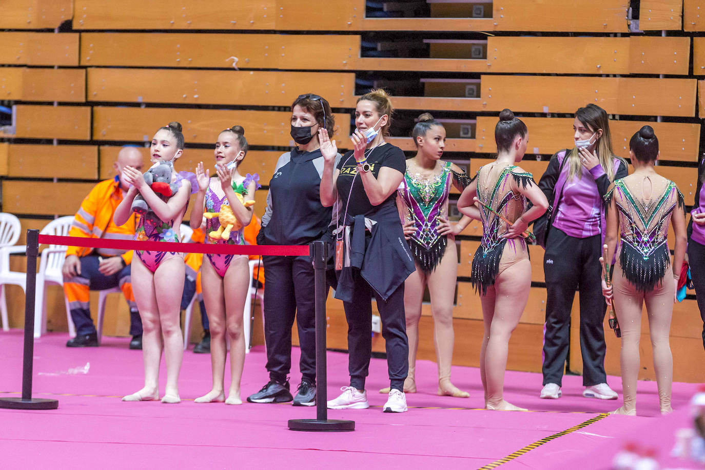 Las atletas derrocharon ganas y talento sobre la pista santanderina.