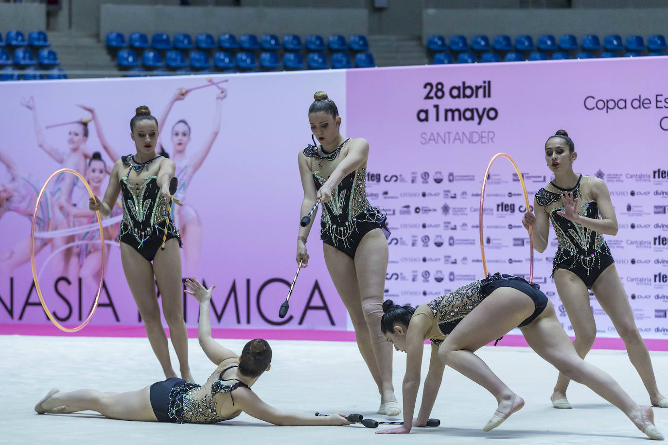 Las atletas derrocharon ganas y talento sobre la pista santanderina.