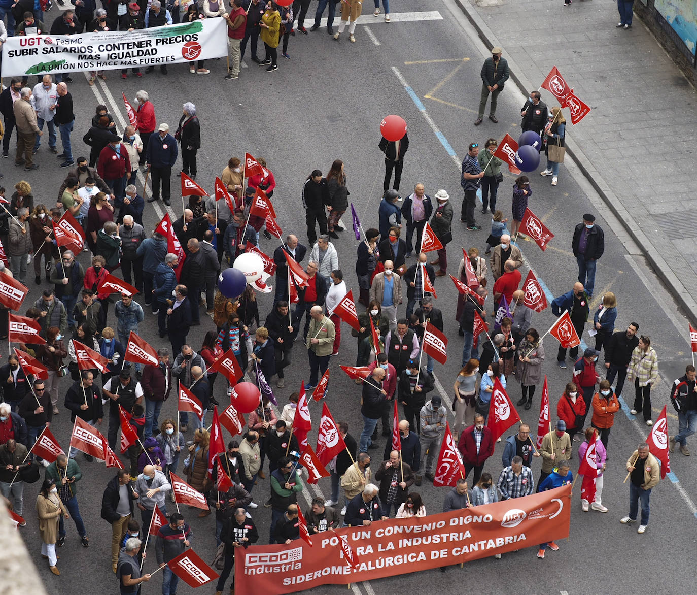 Fotos: El Primero de Mayo vuelve a salir a la calle en Santander