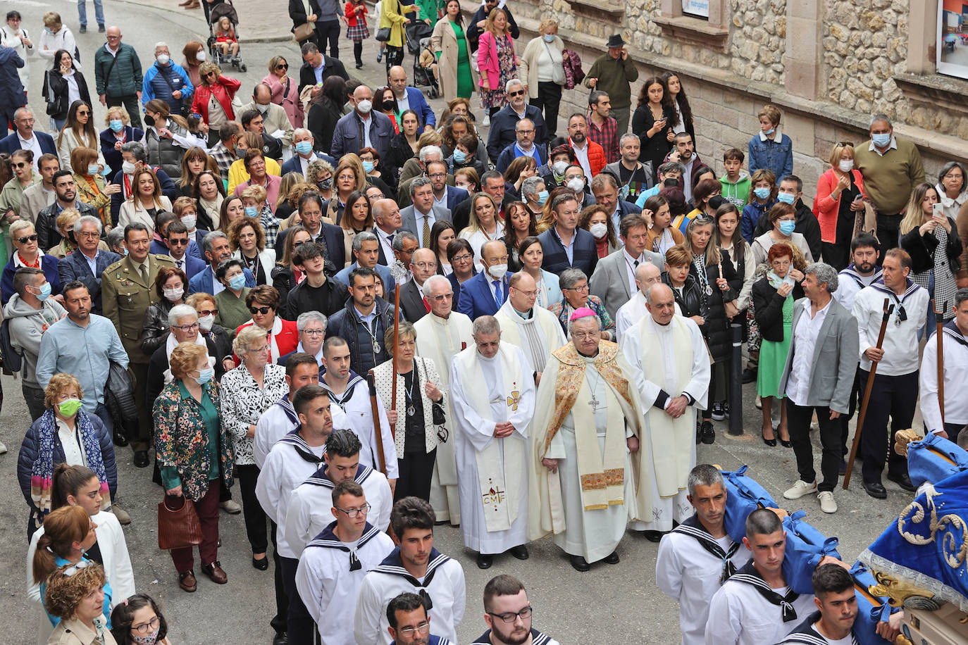 San Vicente de la Barquera recupera su procesión marítima tras dos años de paréntesis con una de sus ediciones más multitudinarias