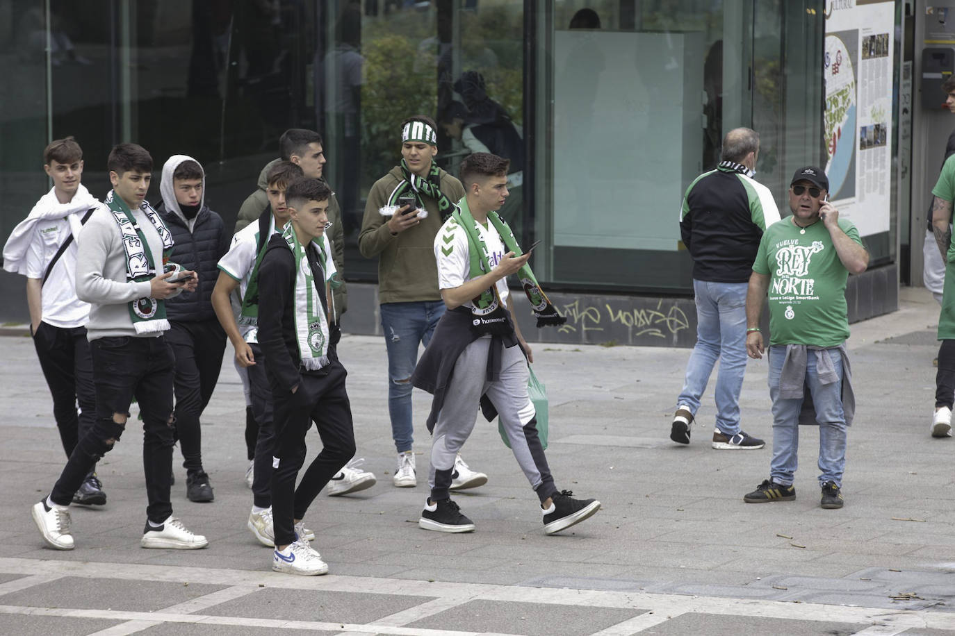 Los aficionados se acercaron hasta Pombo para comenzar la celebración.