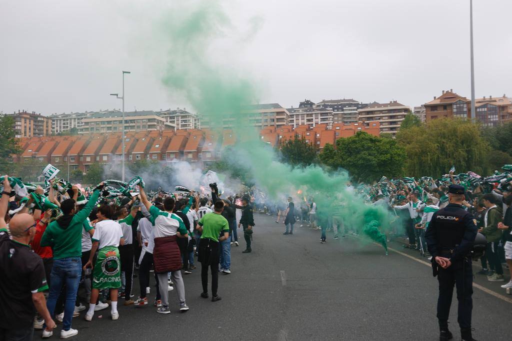 Fotos: Así ha sido el emocionante recibimiento al Racing en El Sardinero