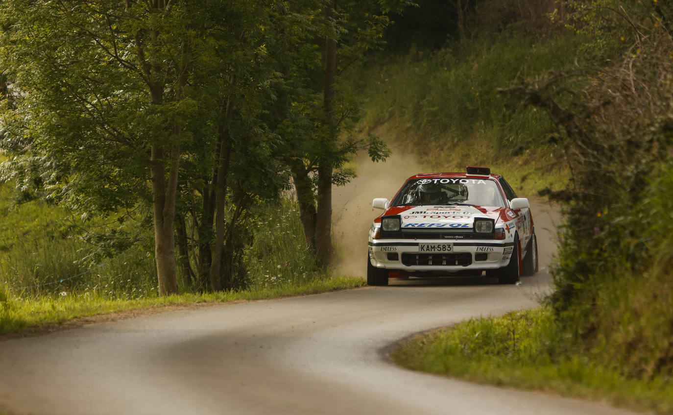 Jari Matti Latvala durante la celebración del Shakedown con el Toyota Celica, idéntica unidad a la que utilizó Carlos Sainz para conseguir su primer titulo en el Mundial de Rallies en 1990.