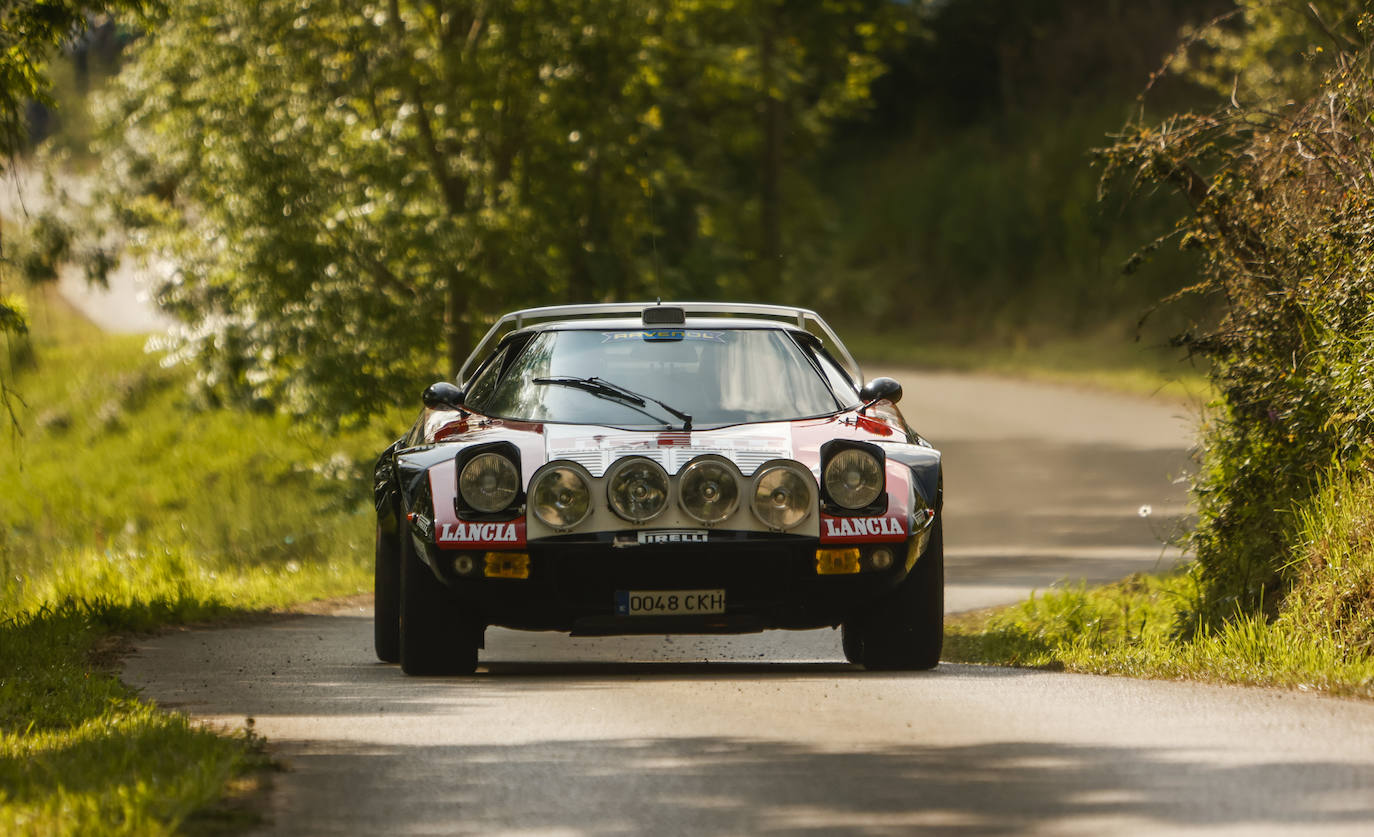 El Lancia Stratos fue construido especialmente para la competición, logrando el título mundial en los años 1974, 75 y 76. Xavier Piña es el propietario de la unidad que está participando este año en el Rally Festival Hoznayo.