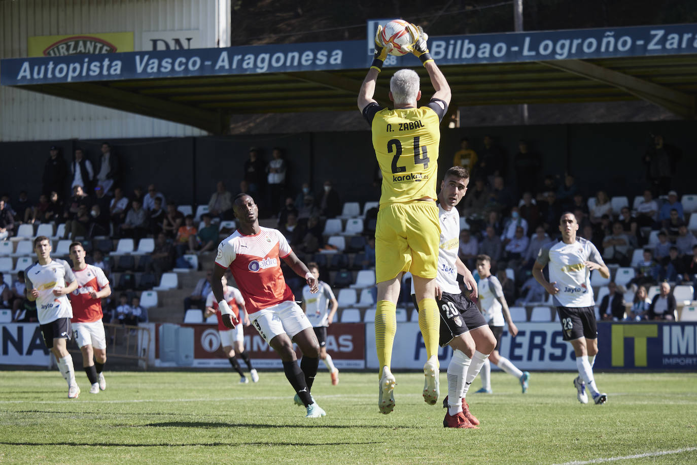 Fotos: El Tudelano se impone por tres goles a cero al Racing