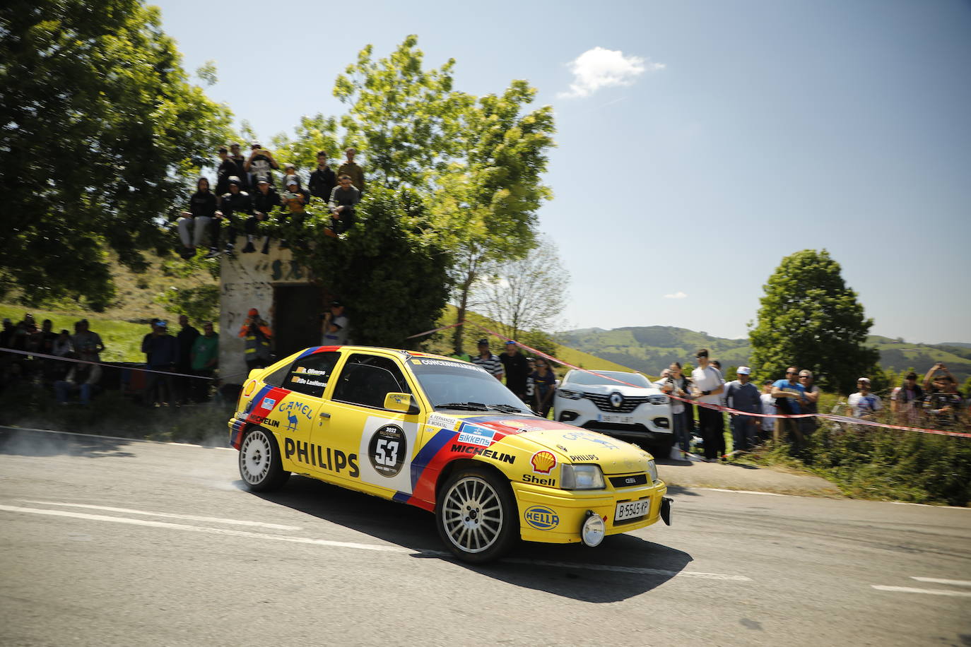 Pau de las Heras afronta uno de lo muchos cruces de la prueba con su Opel Kadett GSI