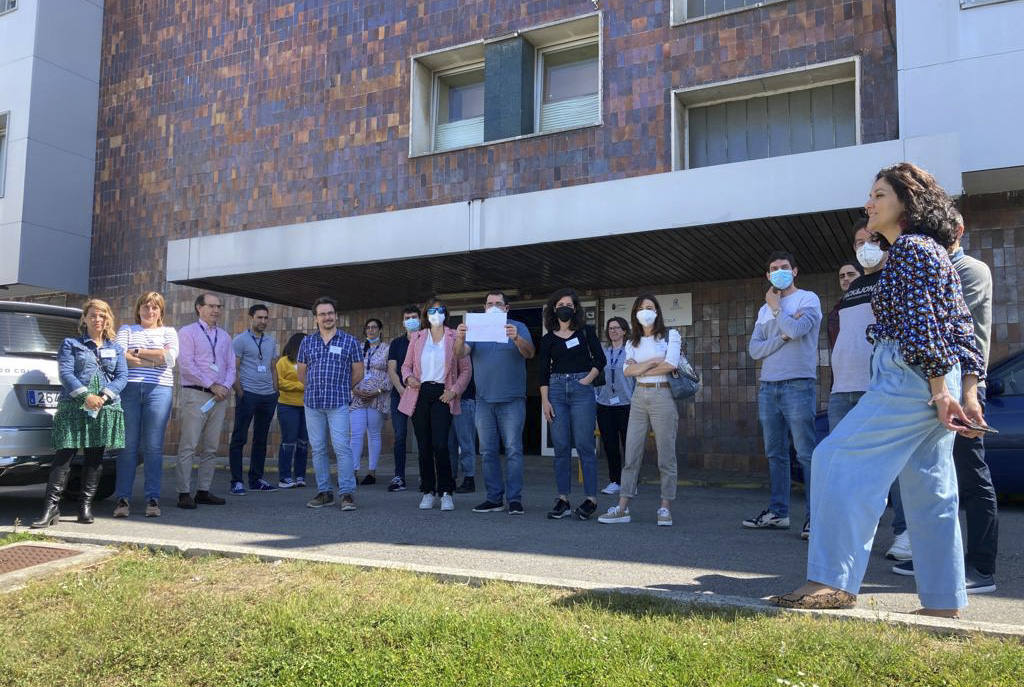 También el personal del Hospital Virtual de Valdecilla secundó esta protesta.