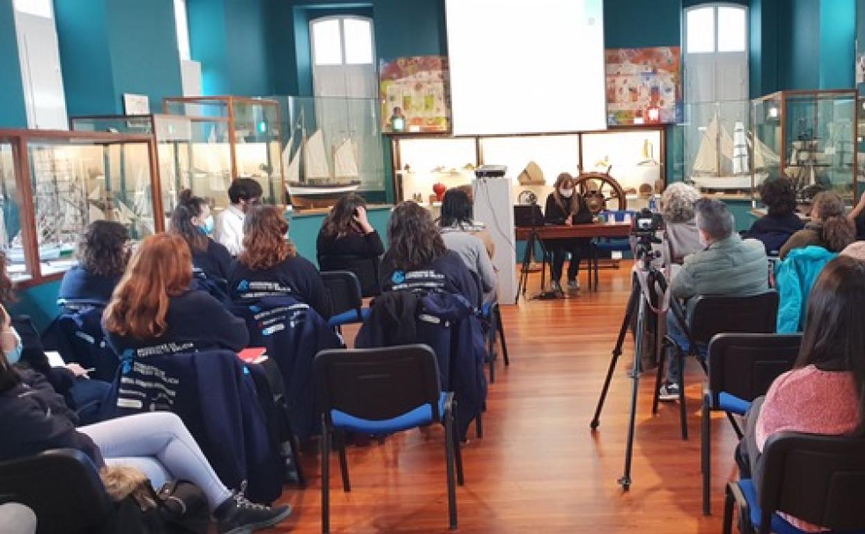 Celebración de una mesa redonda en una de las jornadas de Itinerancias. 