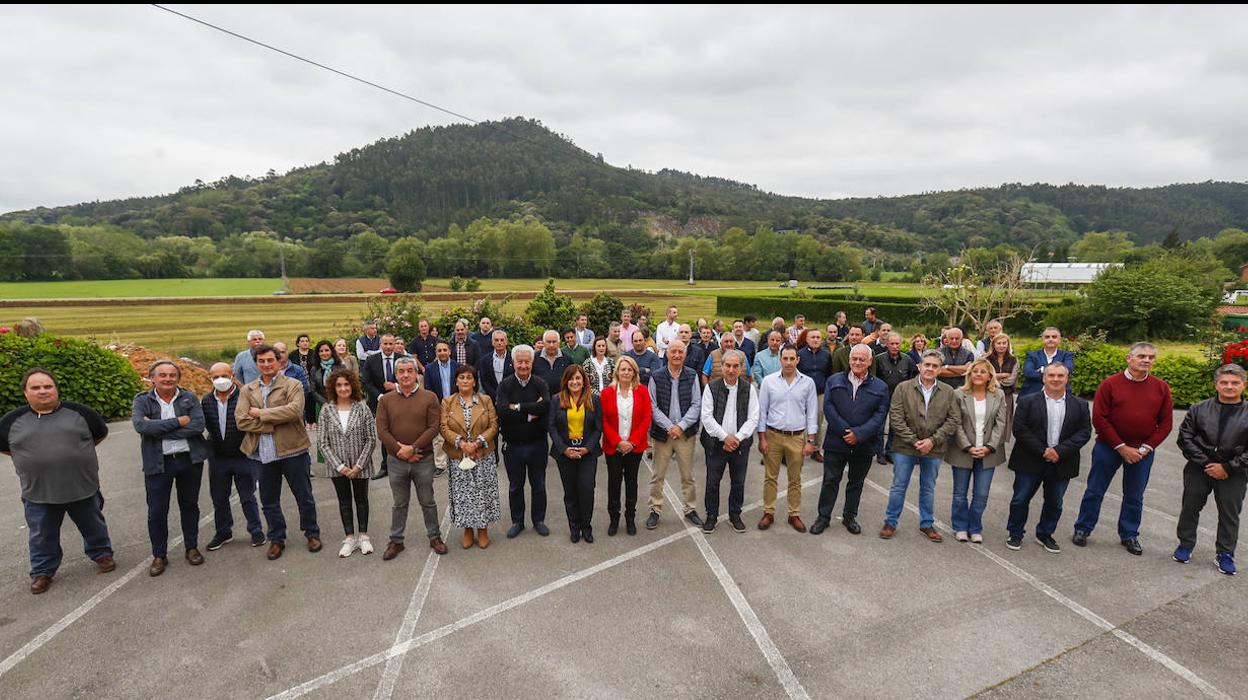 Buruaga moviliza a todo el poder municipal del PP frente a la Ley del Suelo