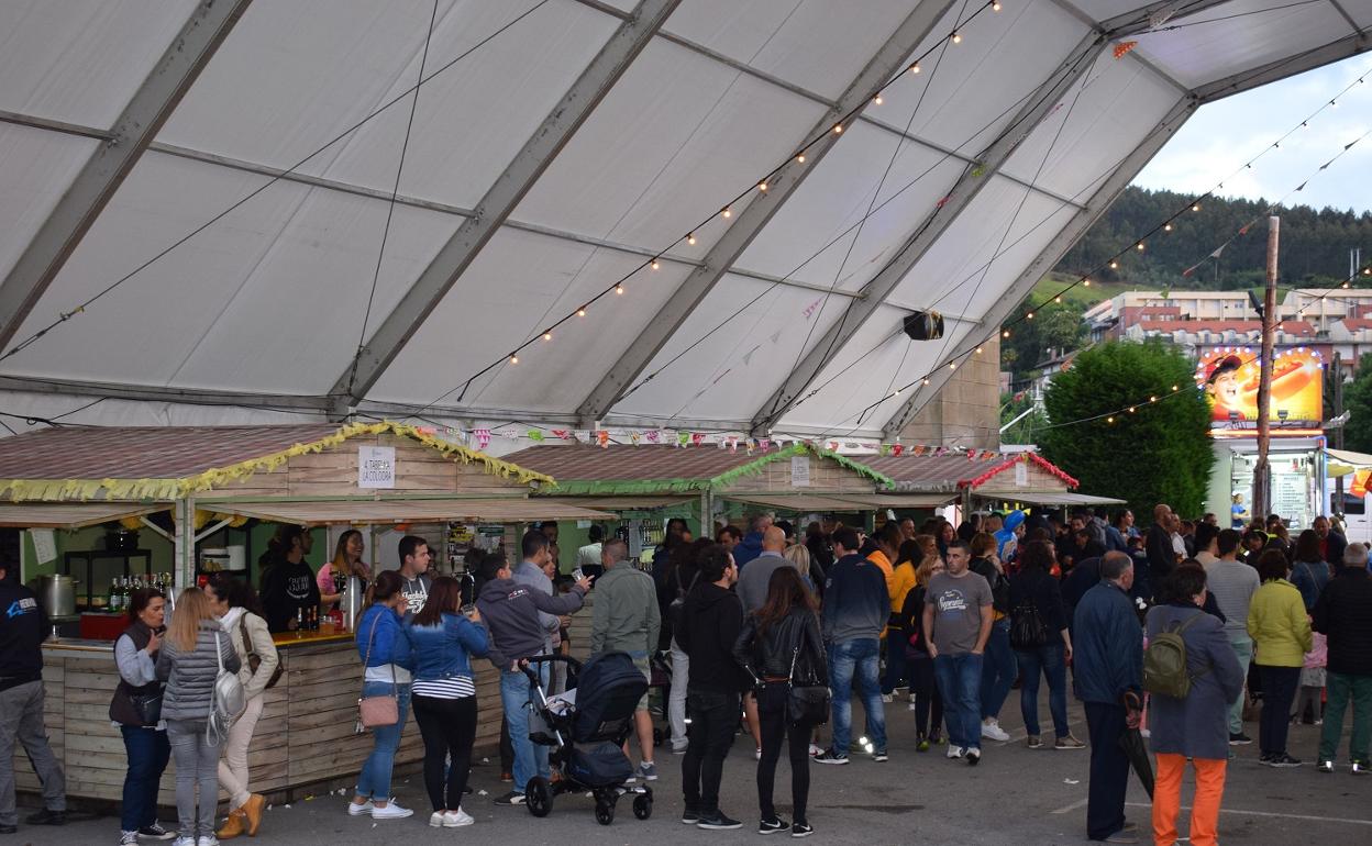 Foto de archivo de la feria de día celebrada dentro de las fiestas de San Antonio de Renedo en una de sus últimas ediciones. 