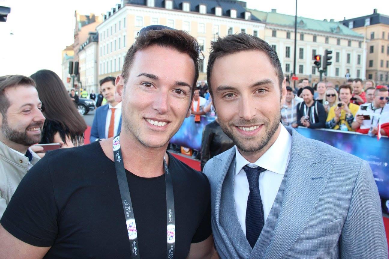 Con el cantante sueco Måns Zelmerlöw que ganó Eurovisión en 2015 representando a Suecia con el tema 'Heroes'.