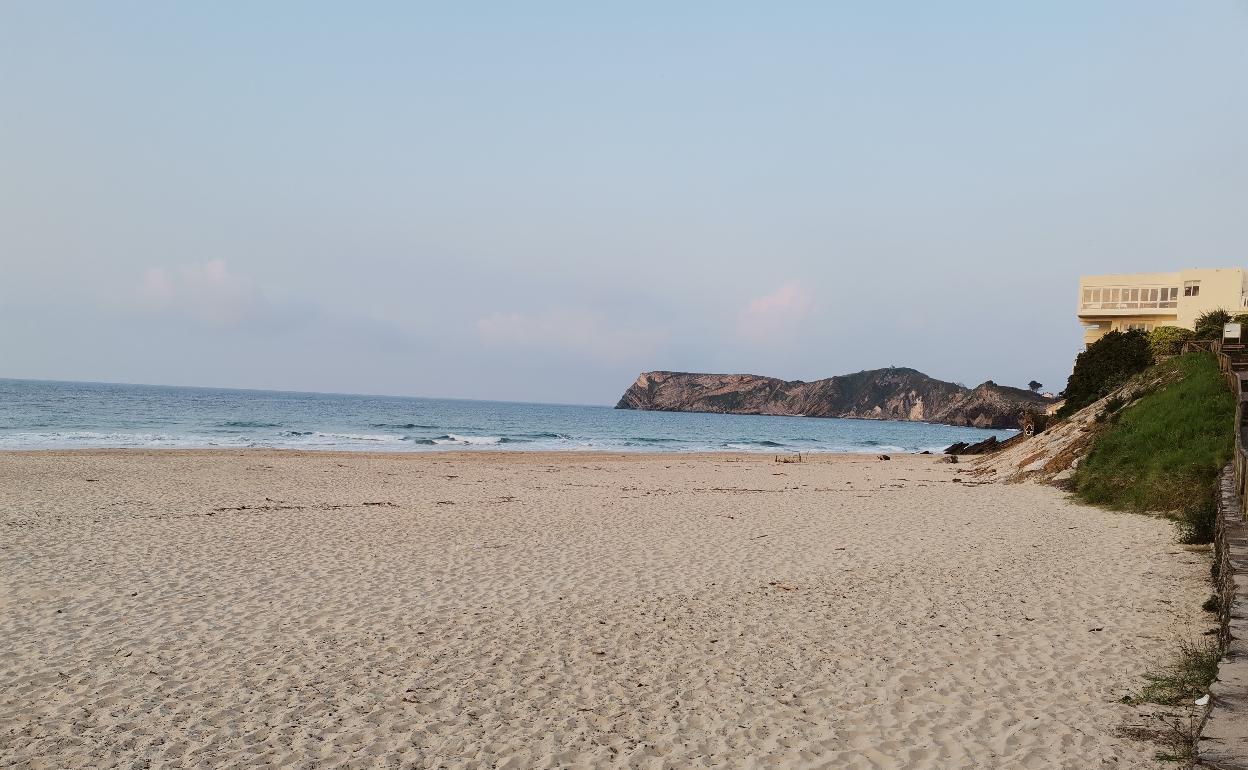 Playa de Comillas al atardecer. 