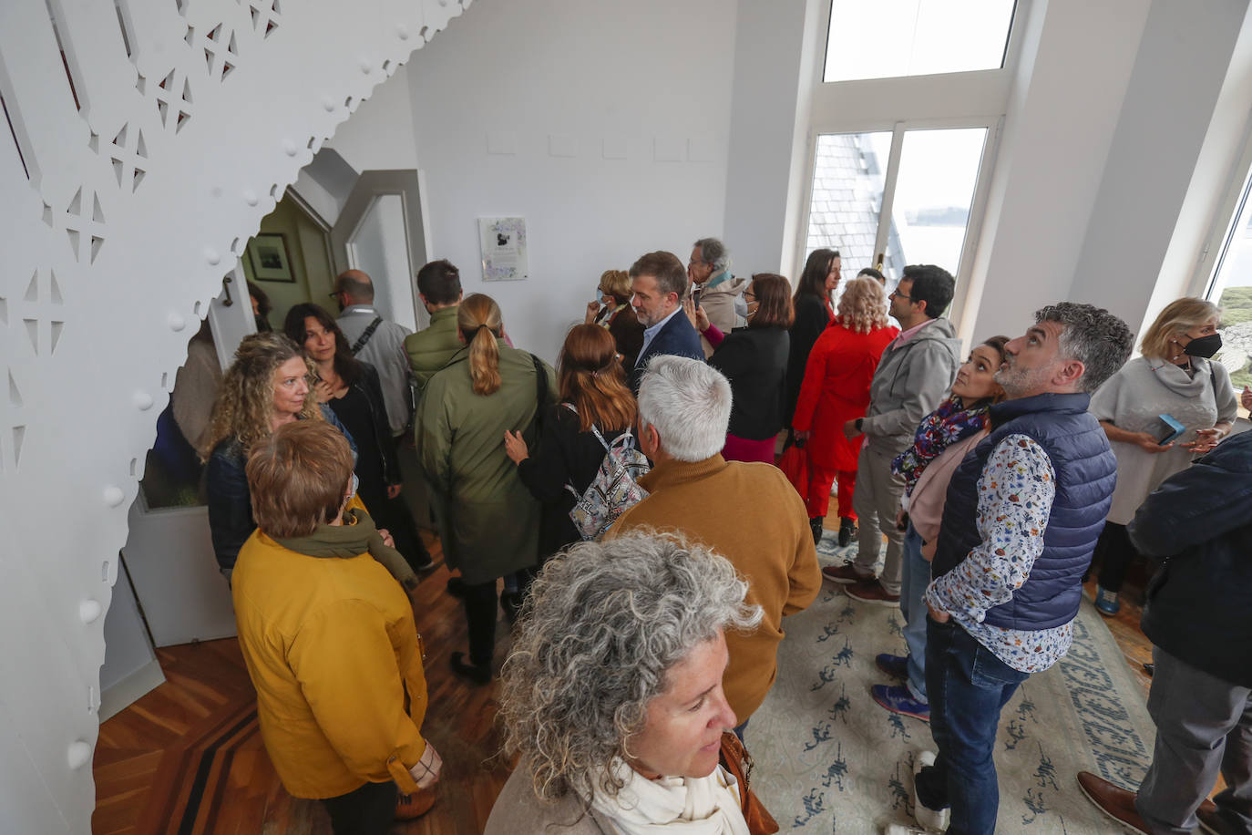 Los allegados a quien fuera la primera directora del edificio más emblemático de la ciudad han participado en este acto homenaje en el que se descubierto una placa en su honor y la Banda Municipal de Música ha interpretado varios de sus temas favoritos. Durante el concierto, se han soltado 200 globos de helio biodegradables y se han vendido mantitas a 5 euros como recaudación de fondos para la Fundación Blas Méndez Ponce con la que ella colaboraba de forma muy activa.