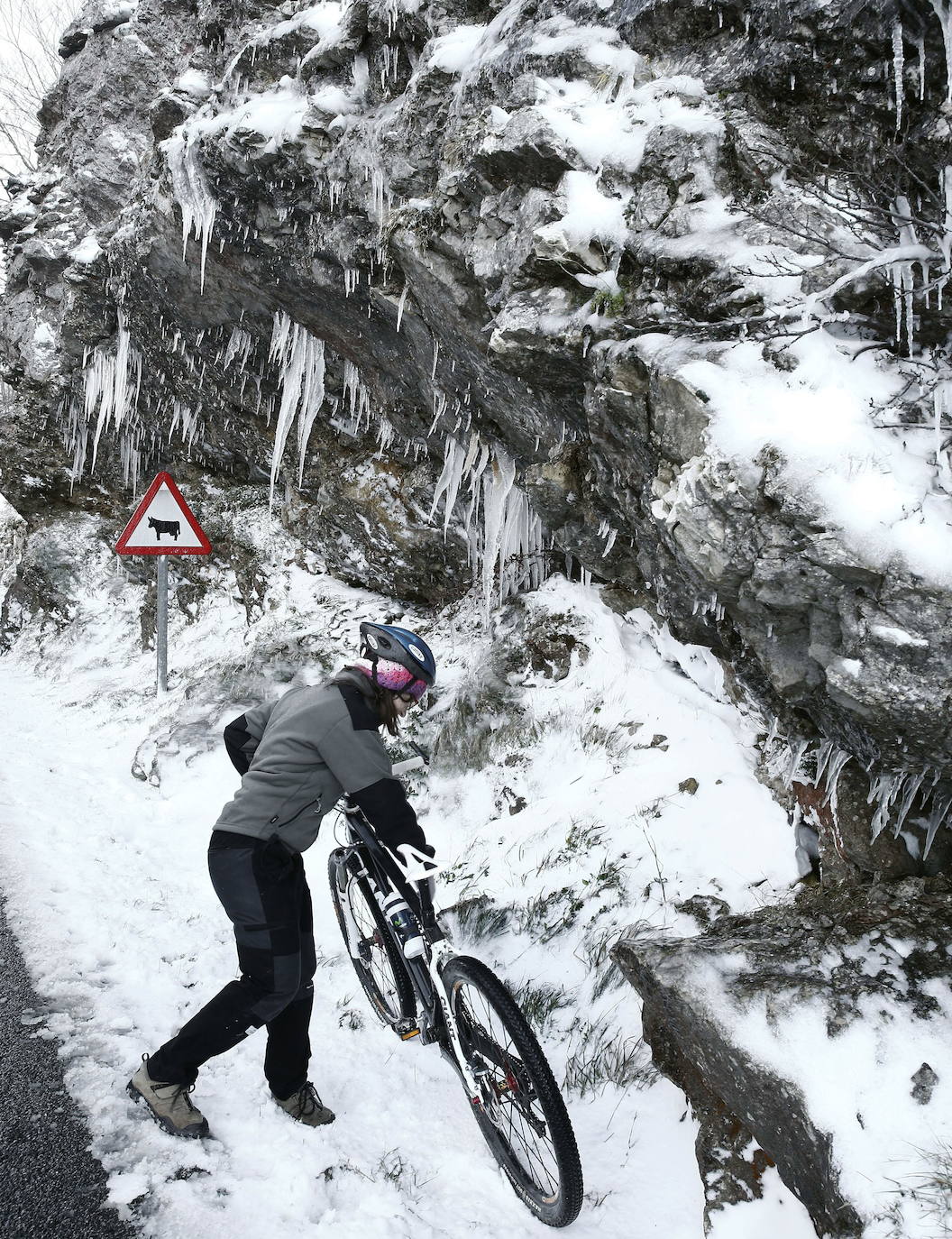 Bici de montaña en la Sierra de Urbasa, Navarra 