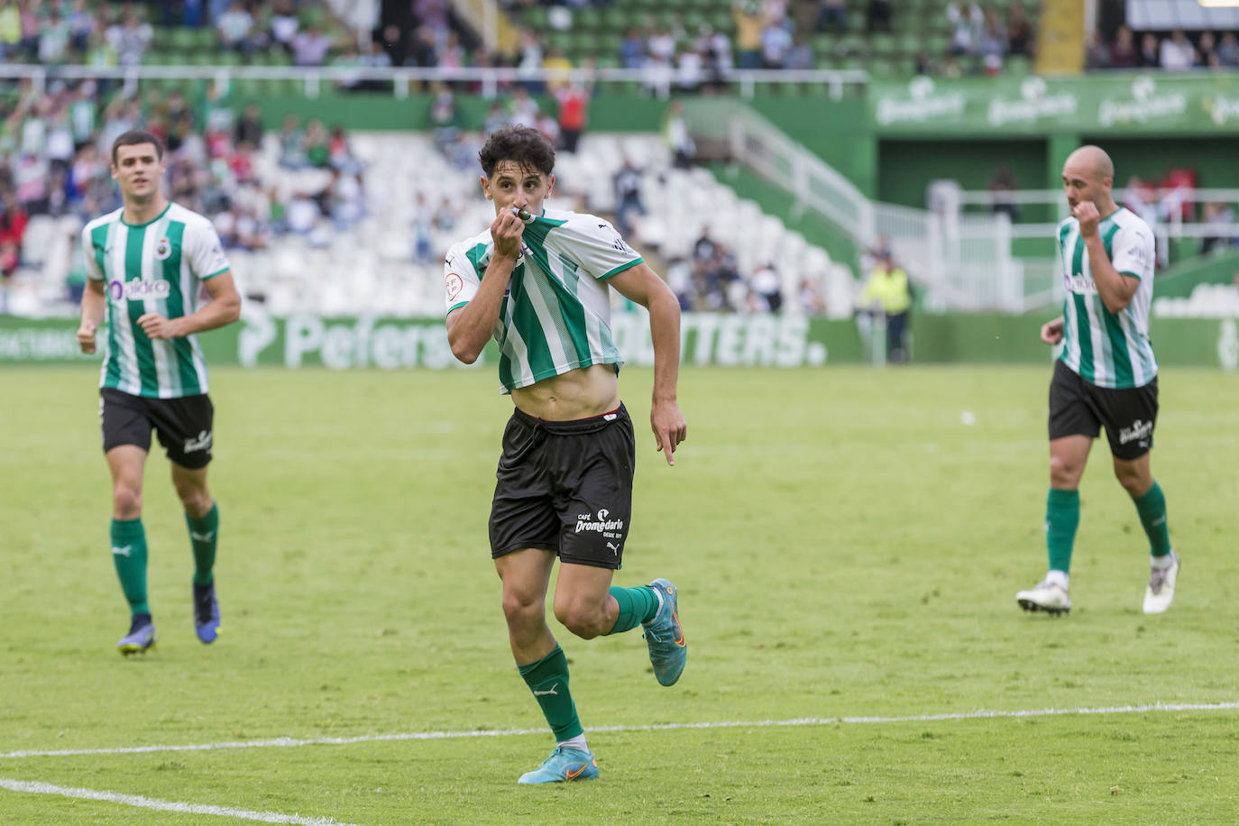 Fotos: Último partido del Racing de la temporada en los Campos de Sport